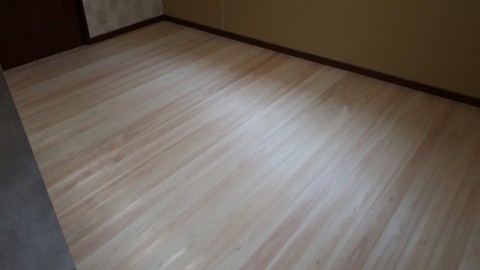 静岡県伊豆の国市　H様邸　静岡県産桧床材重ね張り工事の画像