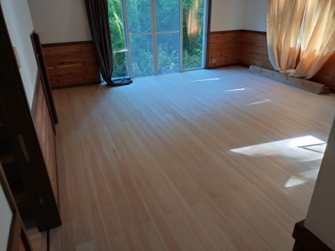 静岡県伊豆の国市　H様邸　静岡県産桧床材重ね張り工事の画像