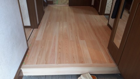 静岡県伊豆の国市　H様邸　静岡県産桧床材重ね張り工事の画像