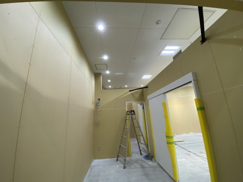 兵庫県　ブルメールHAT神戸　某携帯電話ショップ　夜間工事の画像