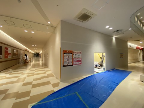 兵庫県　ブルメールHAT神戸　某携帯電話ショップ　夜間工事の画像