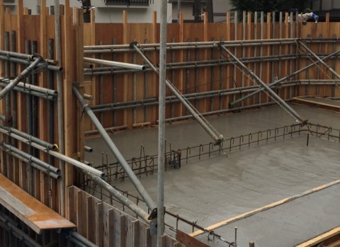 擁壁兼住宅基礎工事の画像