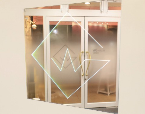 事務所ミラーサインの画像