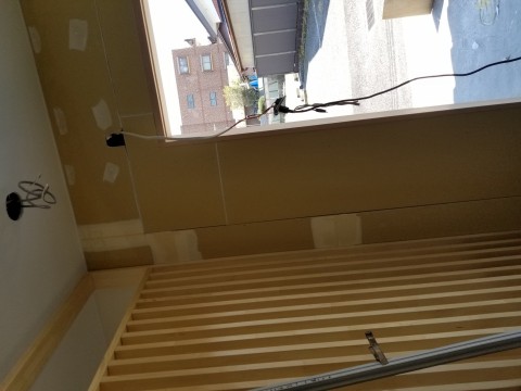 某有名デリバリー店舗工事(木工事)の画像