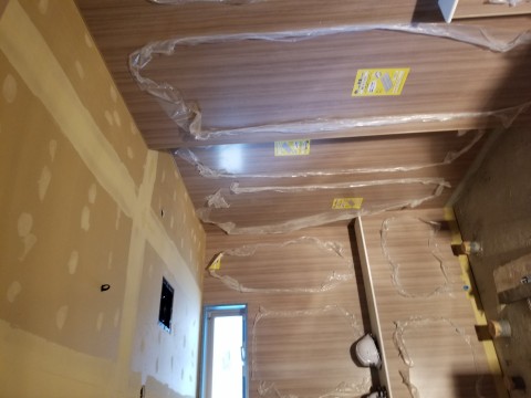 老人ホーム物件壁面セラール貼り工事の画像