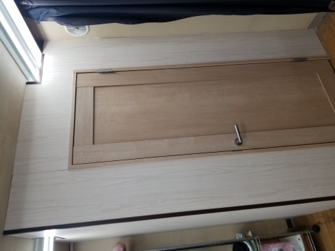 某有名デリバリー店舗工事(木工事)の画像