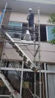 安全第一、荷下げ作業の画像