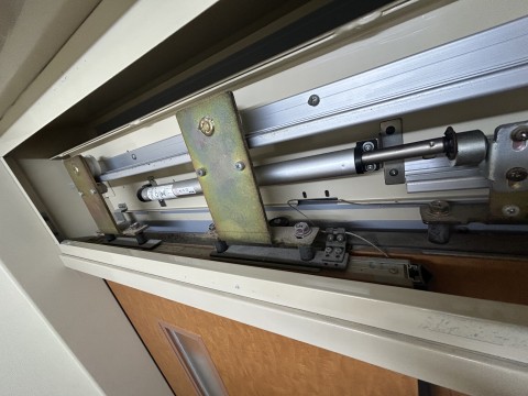 埼玉県介護施設ワイヤー連動式引き戸工事の画像