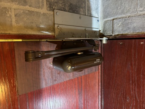 東京都台東区飲食店ドアクローザー取替の画像