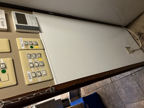 東京都港区喫茶店事務室内装塗替、壁張り工事の画像