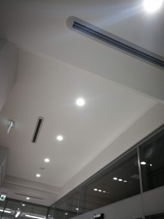 商業ビル　共用廊下ダウンライト新設工事の画像