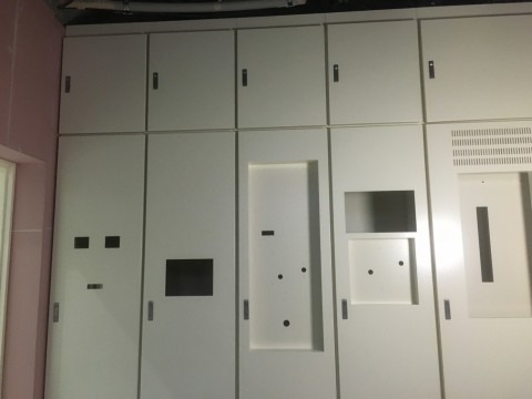 施設の機械設置の棚の画像