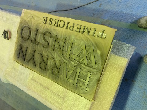 某ジュエリーショップ　什器、サイン塗装の画像