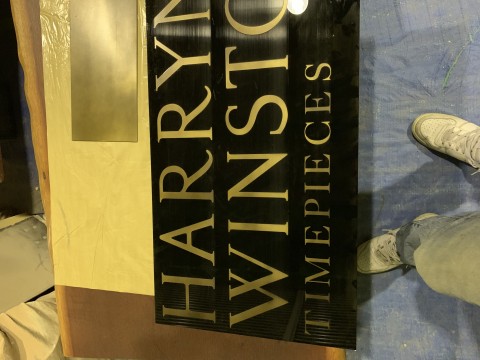 某ジュエリーショップ　什器、サイン塗装の画像