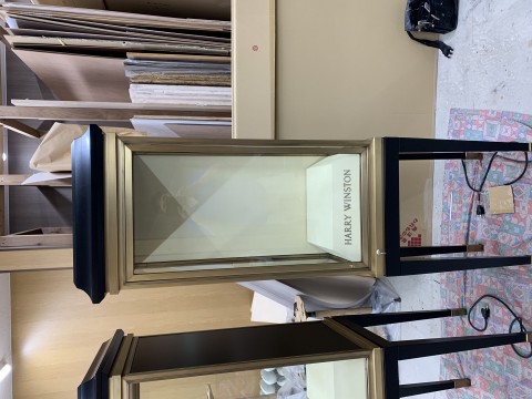 某ジュエリーショップ　什器、サイン塗装の画像