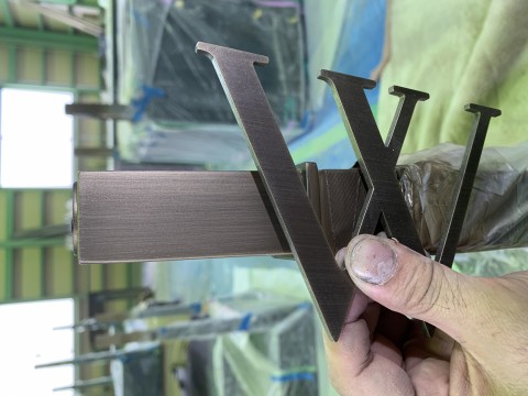 某ジュエリーショップ　什器、サイン塗装の画像