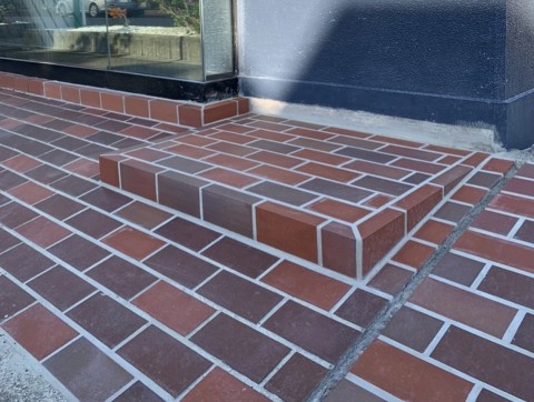 神奈川　自動販売機架台・タイル工事の画像