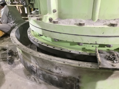 栃木県壬生町　Ｔ社様　粉砕機耐摩耗ゴム貼り換え工事の画像