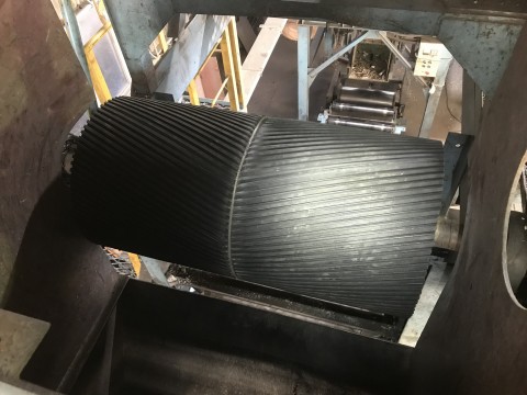 群馬県館林市　R社様　急傾斜コンベヤベルトヘッドプーリーゴムラッギングの画像