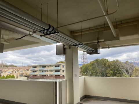 学校空調　電源工事の画像