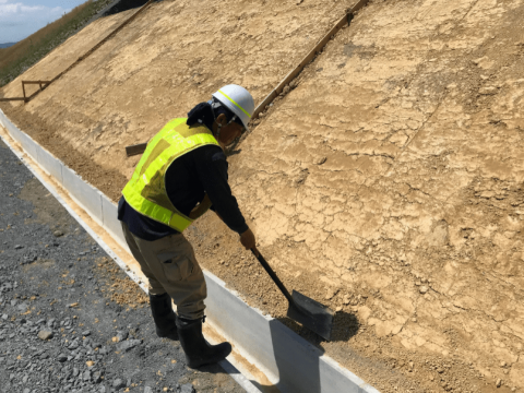 仙台市　仙台空港線橋梁工事 法面ならしの画像