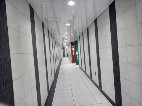 都内 メトロ駅構内 天井工事の画像