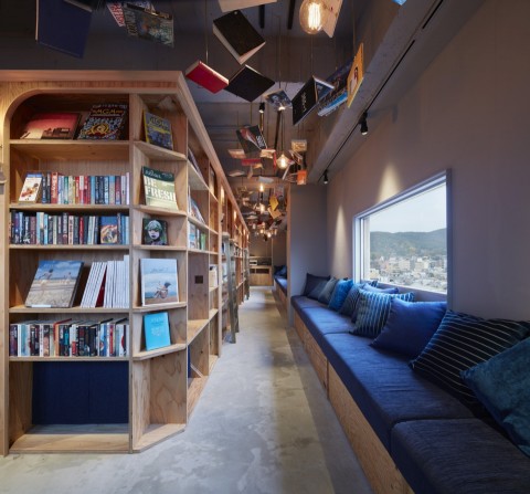 泊まれる本屋の画像