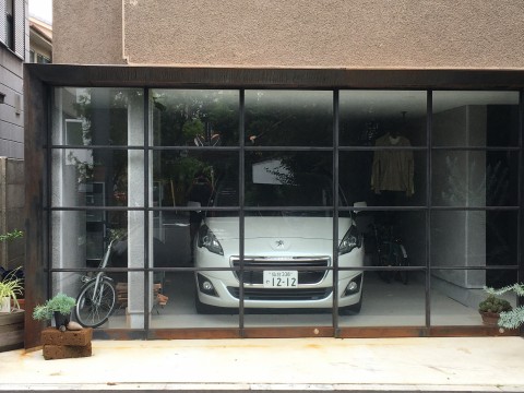 東京都　個人住宅　スチールサッシ、扉工事の画像