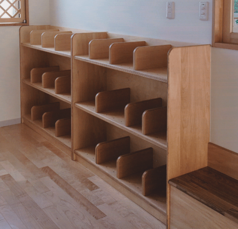 保育園書架の画像