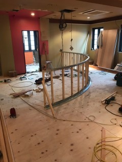 川崎Bar A Day店舗内装・曲線カウンターの画像