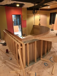 川崎Bar A Day店舗内装・曲線カウンターの画像