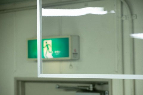 フェンスクリアー(防煙垂壁)設置の画像