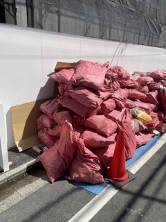 改修工事に伴う産廃撤去・床材搬入　東京都中野区弥生町 モデルルーム応援搬出雑工事の画像