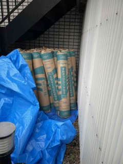 屋上防水工事に伴う資材の運搬、廃材の撤去　東京都三鷹市下連雀の画像