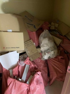 改修工事に伴う産廃撤去・床材搬入　東京都中野区弥生町 モデルルーム応援搬出雑工事の画像