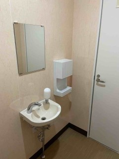 足立区 ドラッグストアのトイレ室増設工事の画像