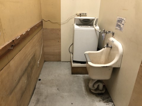 足立区 ドラッグストアのトイレ室増設工事の画像