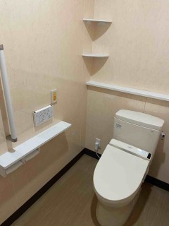 足立区 ドラッグストアのトイレ室増設工事の画像