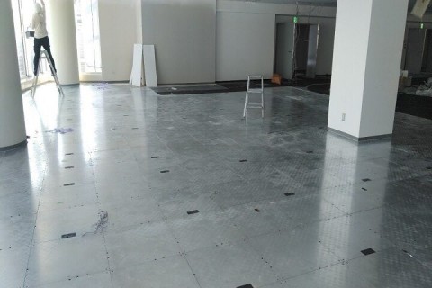 愛知県名古屋市オフィス退去に伴うタイルカーペット撤去工事の画像