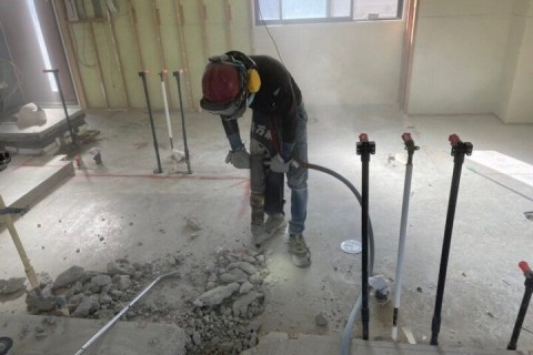 岐阜県各務原市｜テナントの内装解体（溝はつり）の画像