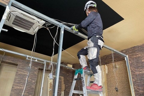 愛知県名古屋市のレンタルビデオ店のスケルトン工事の画像