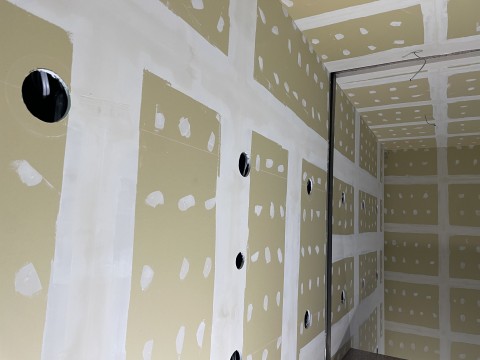 港区　パテ作業中の画像