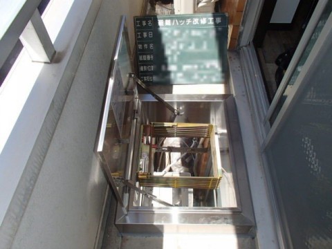 東京都　バルコニーの避難ハッチ改修工事の画像