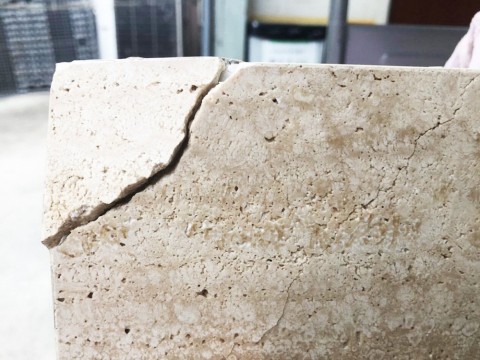 石の補修の画像