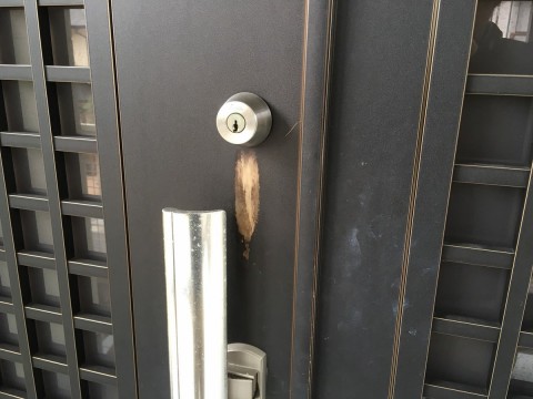 玄関ドアの補修の画像