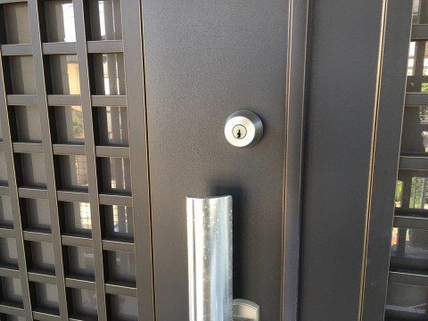 玄関ドアの補修の画像