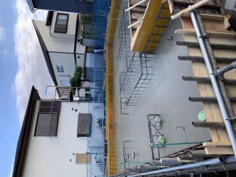 土間コンクリート　押さえの画像