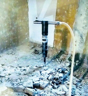 東京都内のお客様　はつり工事の画像