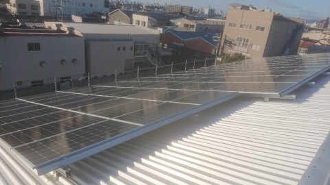 大阪府屋根上低圧太陽光発電工事の画像
