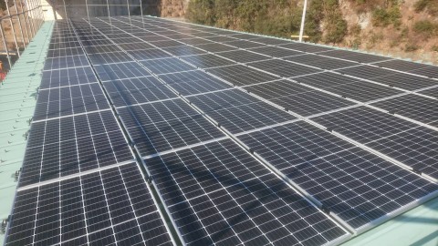 和歌山県屋根上低圧太陽光発電工事の画像